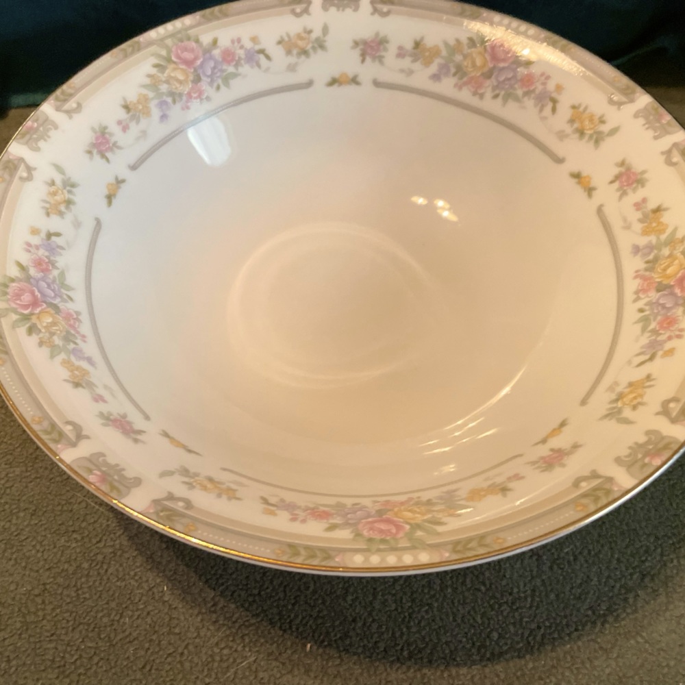 9 Inch Excel Fine China Serving Bowl in South Hampton Pattern - Picture 1 of 3
